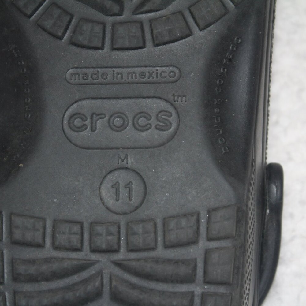 CROCS Classic Black Slip-On Clogs - Picture 4 of 4